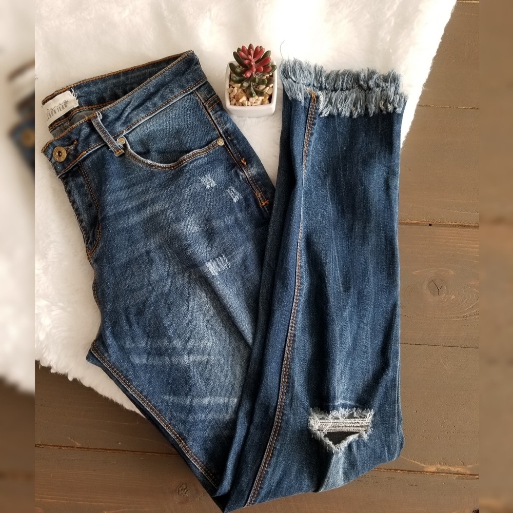 ●BLUE RIPPED JEANS●